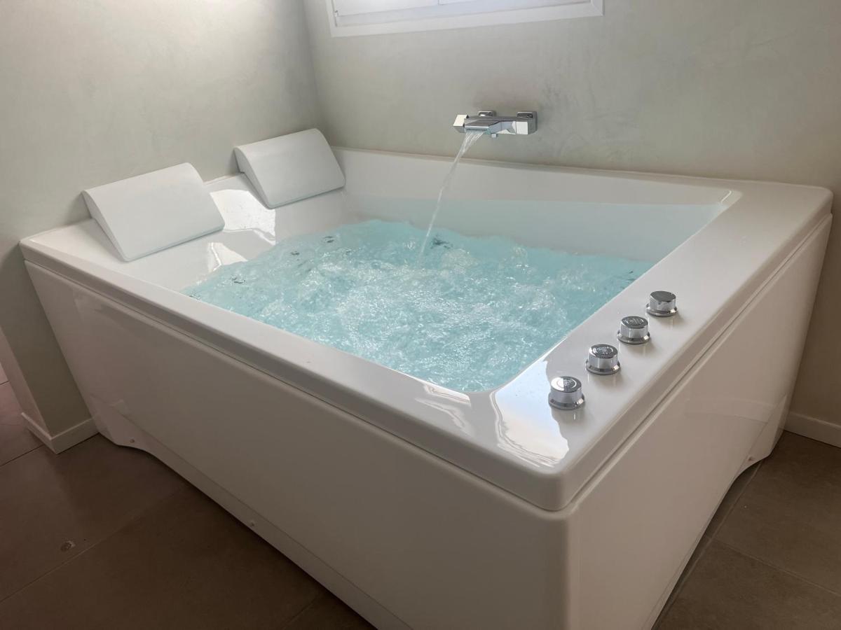 Spa Jungle Le Mesnil-Saint-Denis ภายนอก รูปภาพ
